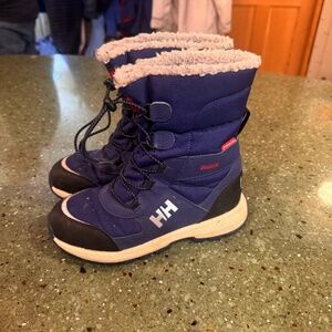 Helly Hansen Silverton winter waterproof boots girls size 3  Built for young adv